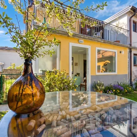 Leonarda With Terrace And Garden - Happy Nyaraló Miren